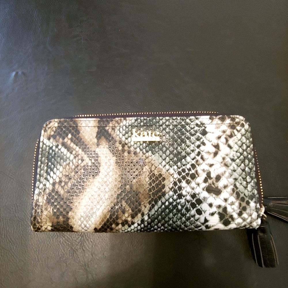 🌸VEGAN LEATHER WALLET NWOT ANIMAL PRINT🌸